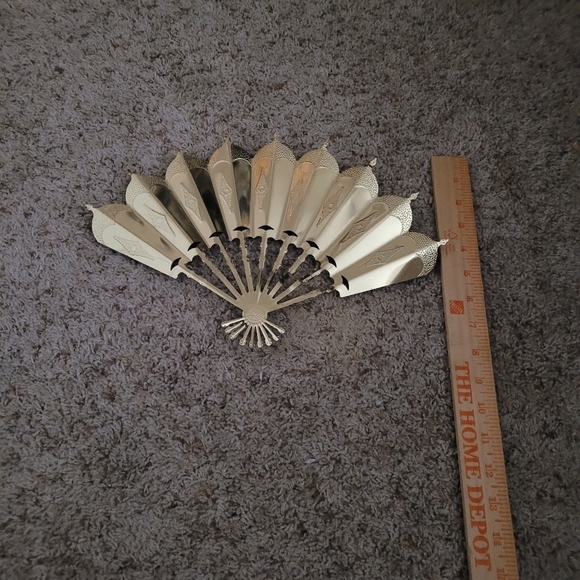 Vintage Pair Decorative Gold Tone Metal Hand Fans Asian Inspired Wall Art Decor - Picture 9 of 9